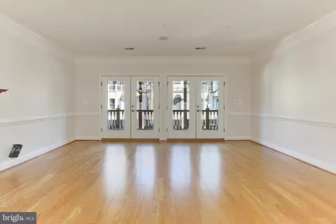 Living - 227 Mill St, Occoquan, VA 22125 photo 2 of 4