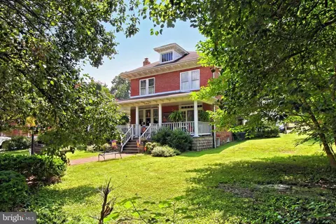 Exterior - 227 Mill St, Occoquan, VA 22125 photo 19 of 21