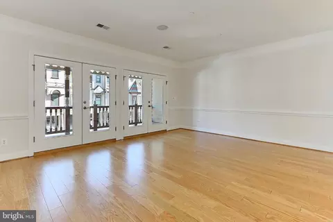 Living - 227 Mill St, Occoquan, VA 22125 photo 3 of 4