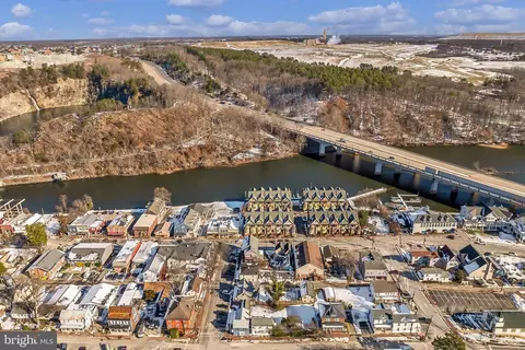View/Area - 227 Mill St, Occoquan, VA 22125 photo 2 of 12