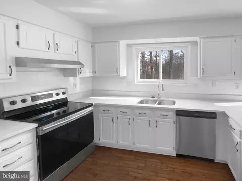 8245 Crackling Fire Dr, Gainesville, VA 20155 photo 11