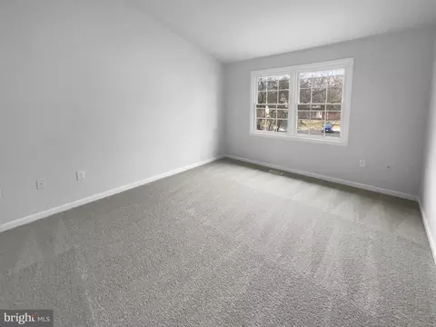 8245 Crackling Fire Dr, Gainesville, VA 20155 photo 5