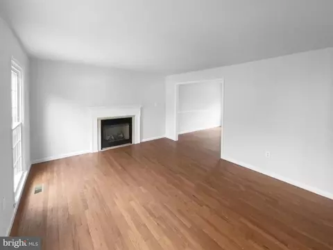 8245 Crackling Fire Dr, Gainesville, VA 20155 photo 6