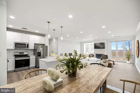 1621 Ladue Ct #403, Woodbridge, VA 22191