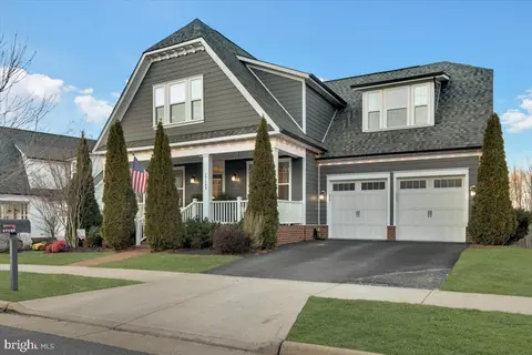 17149 Gullwing Dr, Dumfries, VA 22026