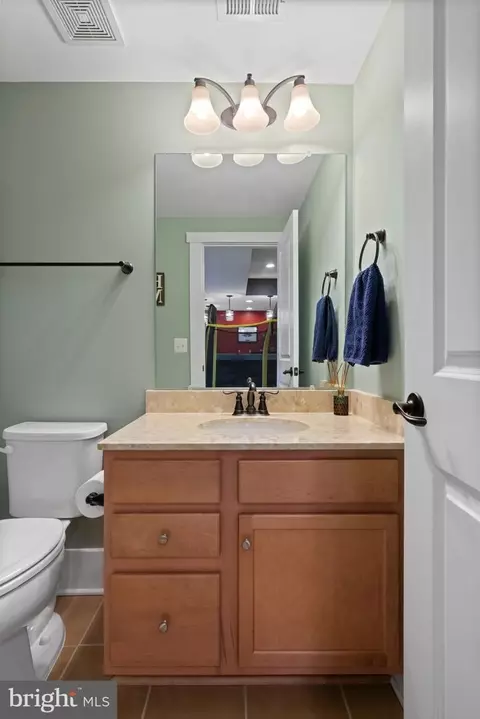 Bath - 17153 Gullwing Dr, Dumfries, VA 22026 photo 8 of 9