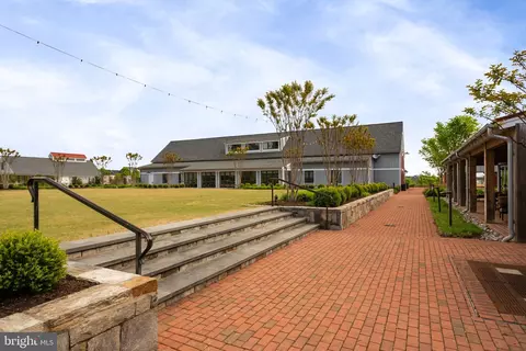 Exterior - 17153 Gullwing Dr, Dumfries, VA 22026 photo 6 of 10