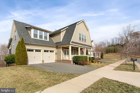 Exterior - 17153 Gullwing Dr, Dumfries, VA 22026 photo 2 of 10