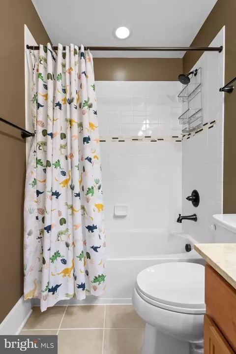 Bath - 17153 Gullwing Dr, Dumfries, VA 22026 photo 5 of 9