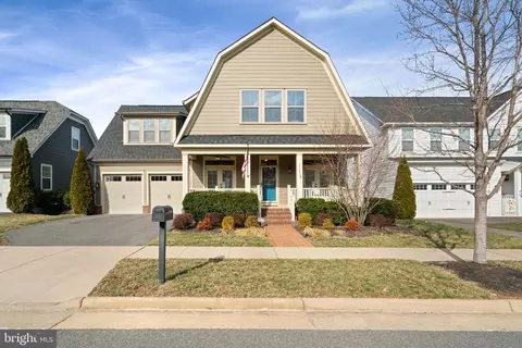 17153 Gullwing Dr, Dumfries, VA 22026