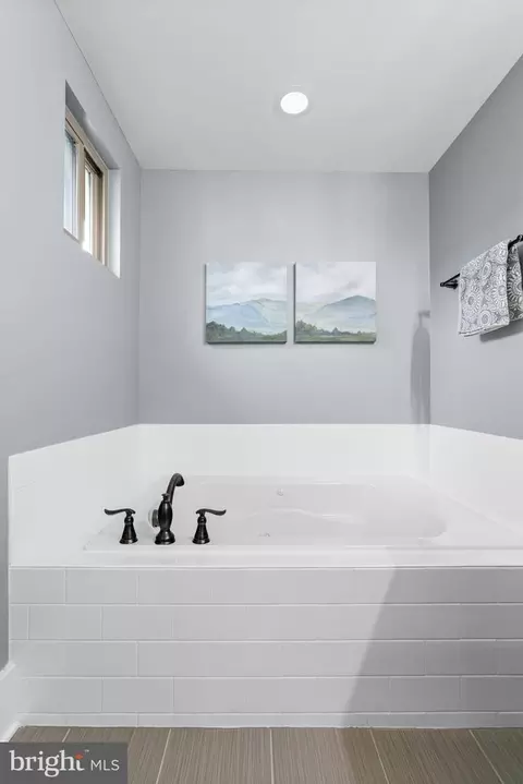 Bath - 17153 Gullwing Dr, Dumfries, VA 22026 photo 6 of 9