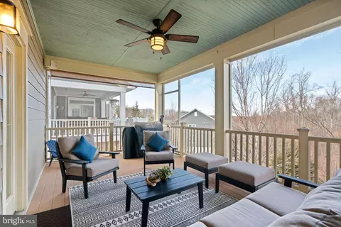 Exterior - 17153 Gullwing Dr, Dumfries, VA 22026 photo 3 of 10