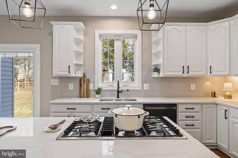 Kitchen - 12669 Crabtree Falls Dr, Bristow, VA 20136 photo 5 of 6
