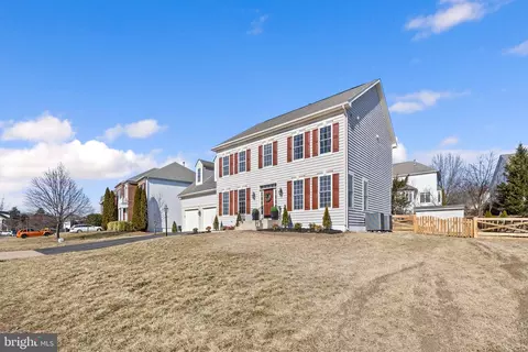 Exterior - 12669 Crabtree Falls Dr, Bristow, VA 20136 photo 4 of 13