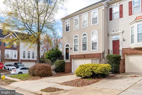 1544 Grosbeak Ct, Woodbridge, VA 22191