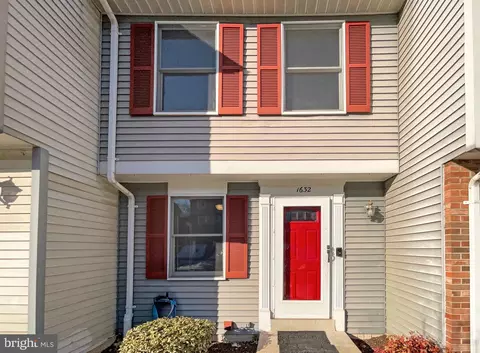 1632 Thenia Pl #5, Woodbridge, VA 22192
