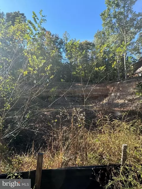 16088 Deer Park Dr, Dumfries, VA 22025