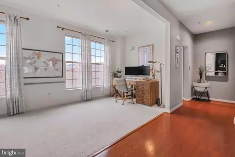 7943 Crescent Park Dr, Gainesville, VA 20155 photo 10