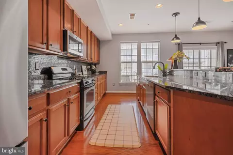 7943 Crescent Park Dr, Gainesville, VA 20155 photo 5