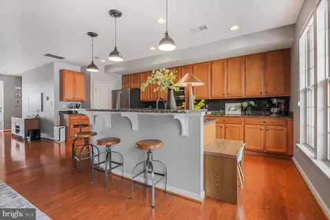 7943 Crescent Park Dr, Gainesville, VA 20155 photo 3