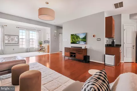 7943 Crescent Park Dr, Gainesville, VA 20155 photo 8