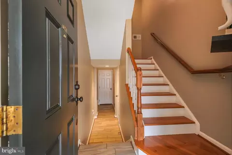 7943 Crescent Park Dr, Gainesville, VA 20155 photo 2