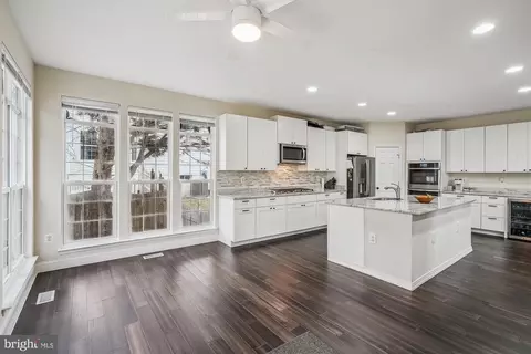 2844 Myrtlewood Dr, Dumfries, VA 22026 photo 9