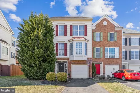 8836 Howland Pl, Bristow, VA 20136