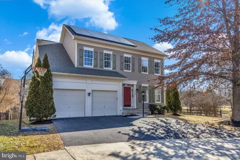 14100 Redstart Ct, Gainesville, VA 20155