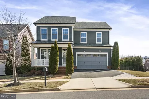 17221 Continental Dr, Dumfries, VA 22026
