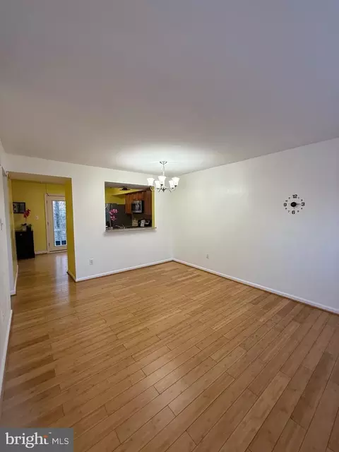 Living - 3679 Tavern Way, Triangle, VA 22172 photo 4 of 6