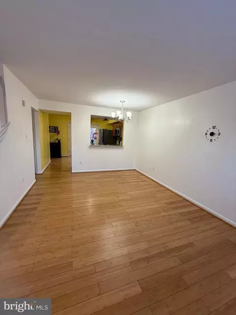 Living - 3679 Tavern Way, Triangle, VA 22172 photo 5 of 6