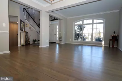 Living - 7612 Maracaibo Ct, Gainesville, VA 20155 photo 2 of 5