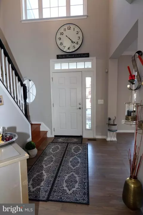Entry Way - 7612 Maracaibo Ct, Gainesville, VA 20155 photo 4 of 9