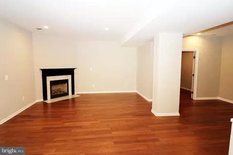 Living - 7612 Maracaibo Ct, Gainesville, VA 20155 photo 3 of 5
