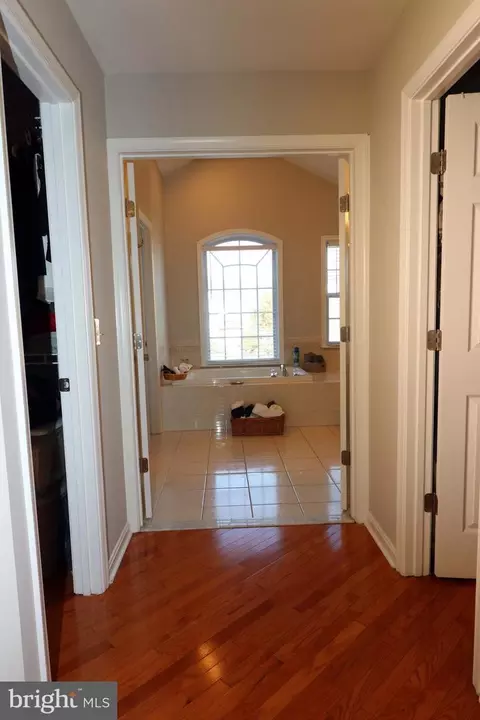Entry Way - 7612 Maracaibo Ct, Gainesville, VA 20155 photo 8 of 9