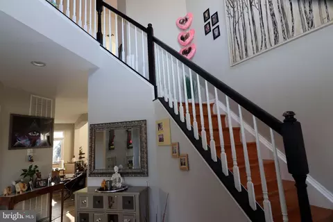 Entry Way - 7612 Maracaibo Ct, Gainesville, VA 20155 photo 5 of 9