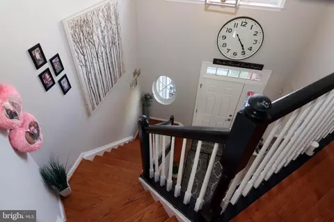 Entry Way - 7612 Maracaibo Ct, Gainesville, VA 20155 photo 6 of 9