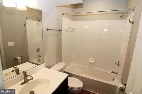 Bath - 7612 Maracaibo Ct, Gainesville, VA 20155 photo 1 of 4