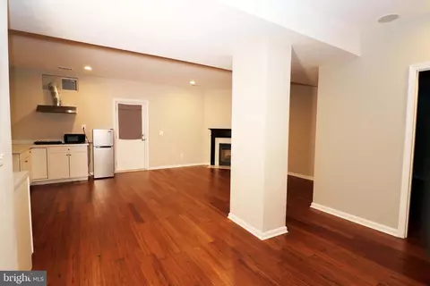 Living - 7612 Maracaibo Ct, Gainesville, VA 20155 photo 4 of 5