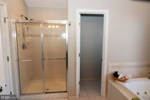 Bath - 7612 Maracaibo Ct, Gainesville, VA 20155 photo 2 of 4