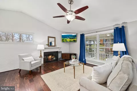 Living - 4222 Avon Dr, Dumfries, VA 22025 photo 1 of 3