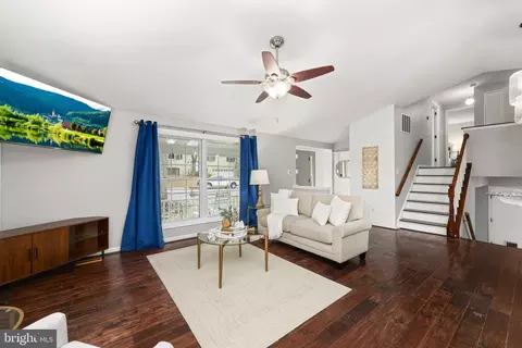 Living - 4222 Avon Dr, Dumfries, VA 22025 photo 2 of 3