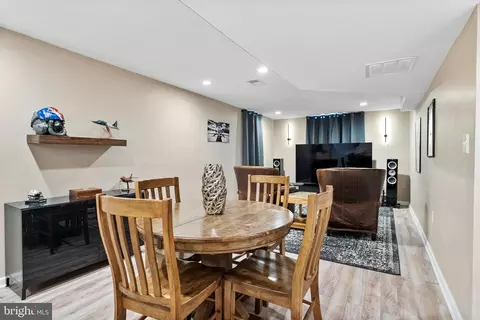 Dining - 18571 Old Triangle Rd, Triangle, VA 22172 photo 3 of 3