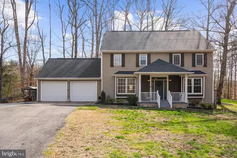 18571 Old Triangle Rd, Triangle, VA 22172