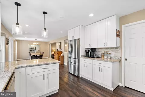 Kitchen - 18571 Old Triangle Rd, Triangle, VA 22172 photo 1 of 1