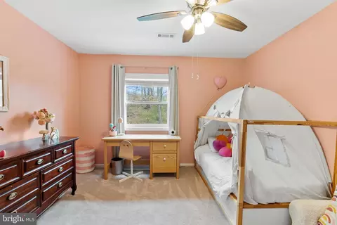 Bedroom - 18571 Old Triangle Rd, Triangle, VA 22172 photo 5 of 6