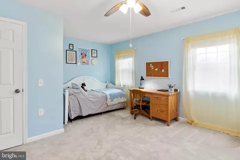 Bedroom - 18571 Old Triangle Rd, Triangle, VA 22172 photo 4 of 6