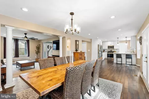 Dining - 18571 Old Triangle Rd, Triangle, VA 22172 photo 2 of 3