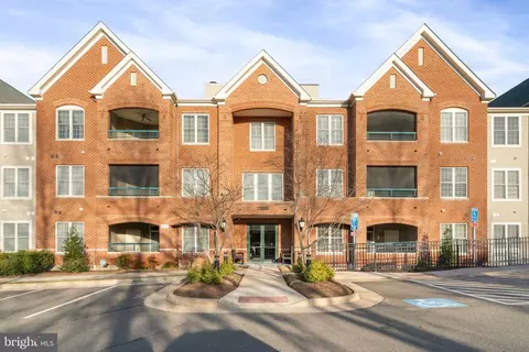 7055 Heritage Hunt Dr #201, Gainesville, VA 20155